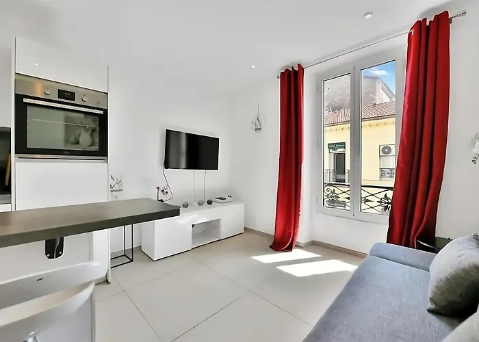 Nice 2 Rooms In The Heart Of Cannes