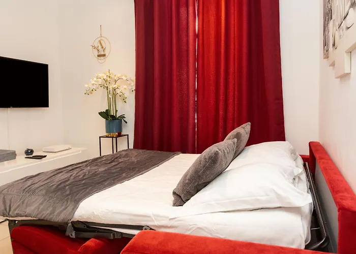 Nice 2 Rooms In The Heart Of Cannes