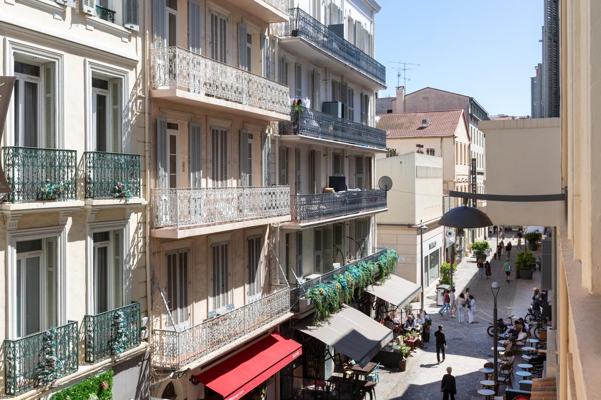 2 In The Heart Of Apartment